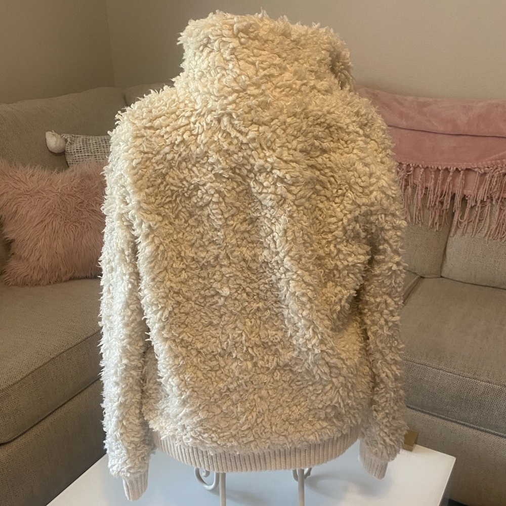 Abercrombie & Fitch Soft Fuzzy Cream Colored Jack… - image 8